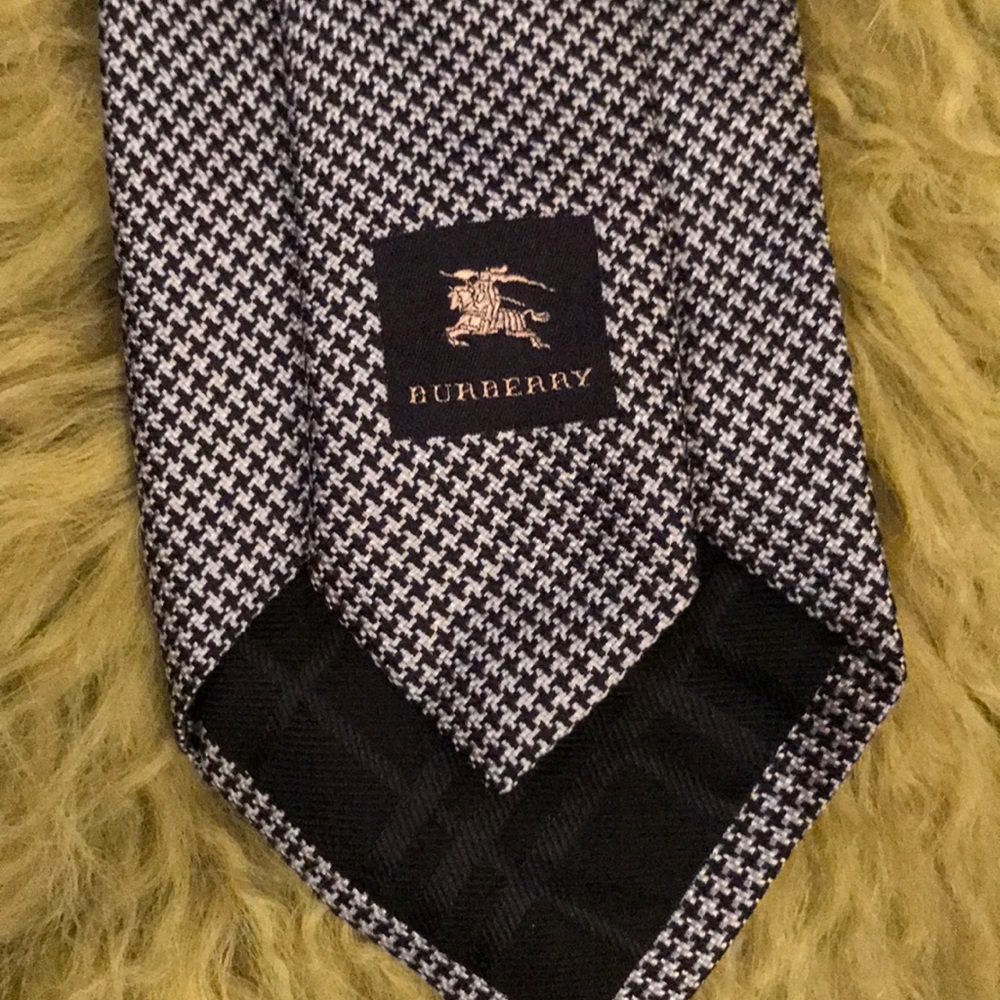 BURBERRY NECKTIE 👔 - Picture 4 of 7